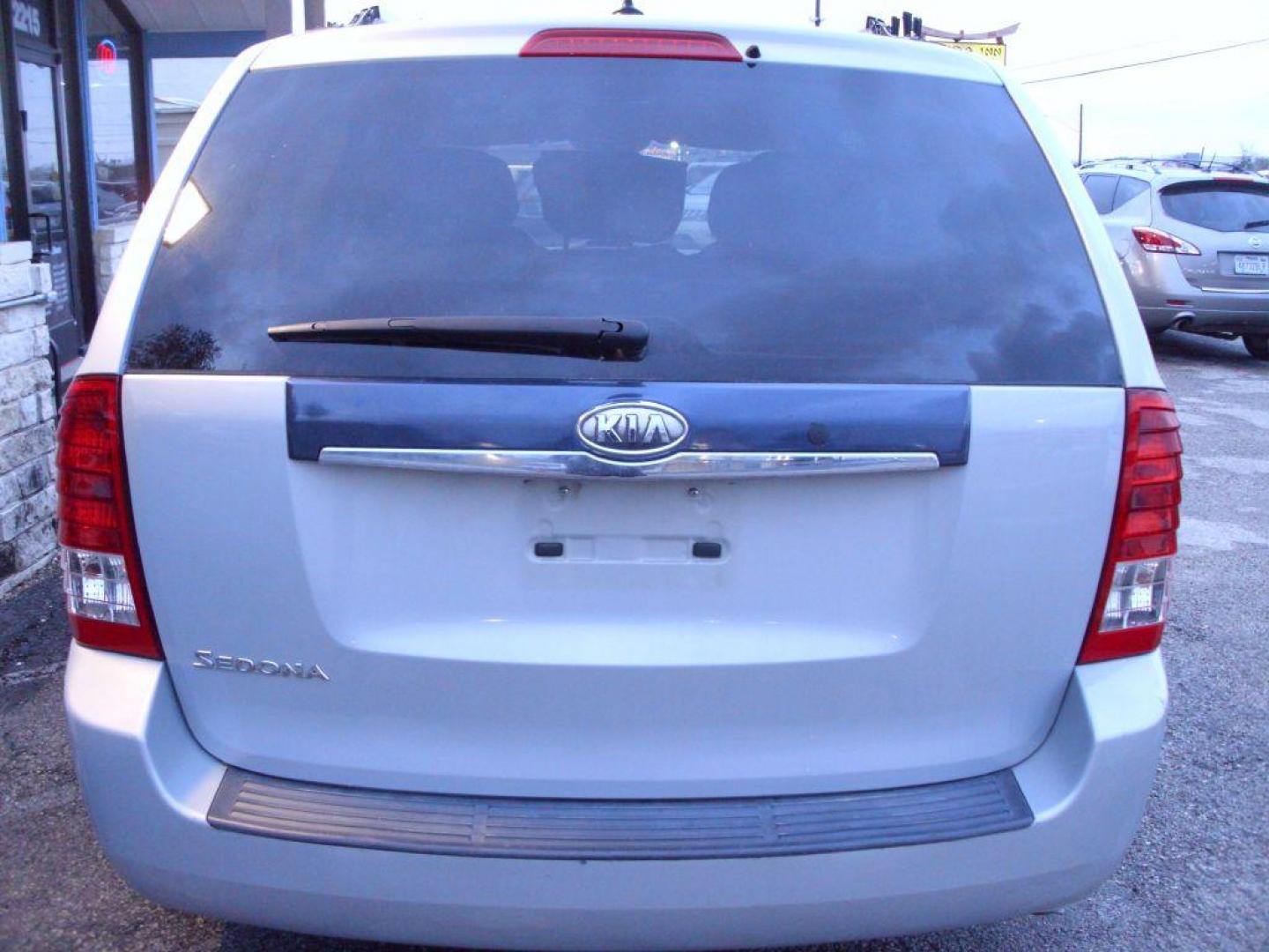 2012 TAN KIA SEDONA LX (KNDMG4C79C6) with an 3.5L engine, Automatic transmission, located at 2215 Harry Wurzbach Rd , San Antonio, TX, 78209, (208) 269-7240, 29.491415, -98.432098 - PERFECT VAN FOR ROADTRIPS- THIRD ROW SEAT! ABS Brakes; Air Conditioning; AM/FM Stereo; Automatic Transmission; Auxiliary Audio Input; Bluetooth Technology; CD Audio; Cloth Seats; Cruise Control; Fold-Away Third Row; Overhead Airbags; Parking Sensors; Power Locks; Power Mirrors; Power Windows; Quad S - Photo#4