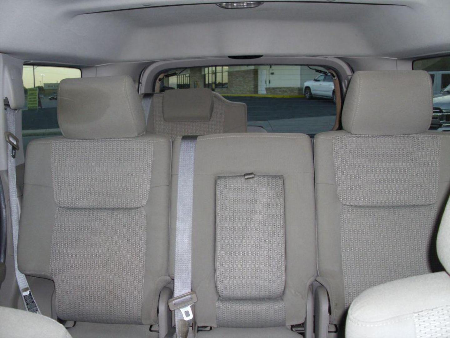 2007 GRAY JEEP COMMANDER SPORT (1J8HH48P57C) with an 4.7L engine, Automatic transmission, located at 2215 Harry Wurzbach Rd , San Antonio, TX, 78209, (208) 269-7240, 29.491415, -98.432098 - PERFECT VEHICLE FOR TRAVELING- 3rd Row Seating, Great Condition; ABS Brakes; AM/FM Stereo; Air Conditioning; Alloy Wheels; Automatic Transmission; CD Audio; Cruise Control; Fold-Away Third Row; Full Roof Rack; Leather Seats; Overhead Airbags; Parking Sensors; Power Locks; Power Mirrors; Power Seat(s - Photo#25