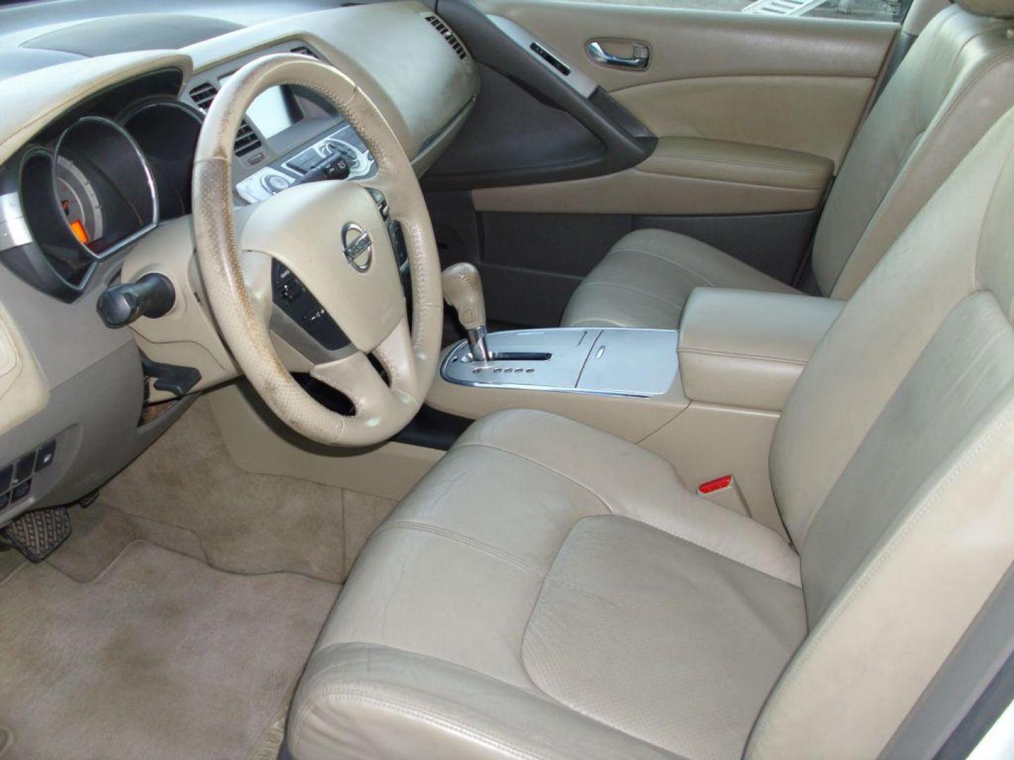2009 WHITE NISSAN MURANO SL (JN8AZ18U09W) with an 3.5L engine, Continuously Variable transmission, located at 2215 Harry Wurzbach Rd , San Antonio, TX, 78209, (208) 269-7240, 29.491415, -98.432098 - We provide financing options through various third-party Credit Unions and Auto Finance Companies, including RBFCU, USAA, SSFCU, Pen Fed, Navy Fed, Credit Human Credit Union of Texas, and most other credit unions. We also work with major banks such as Capital One and Broadway Bank. Payment methods a - Photo#8