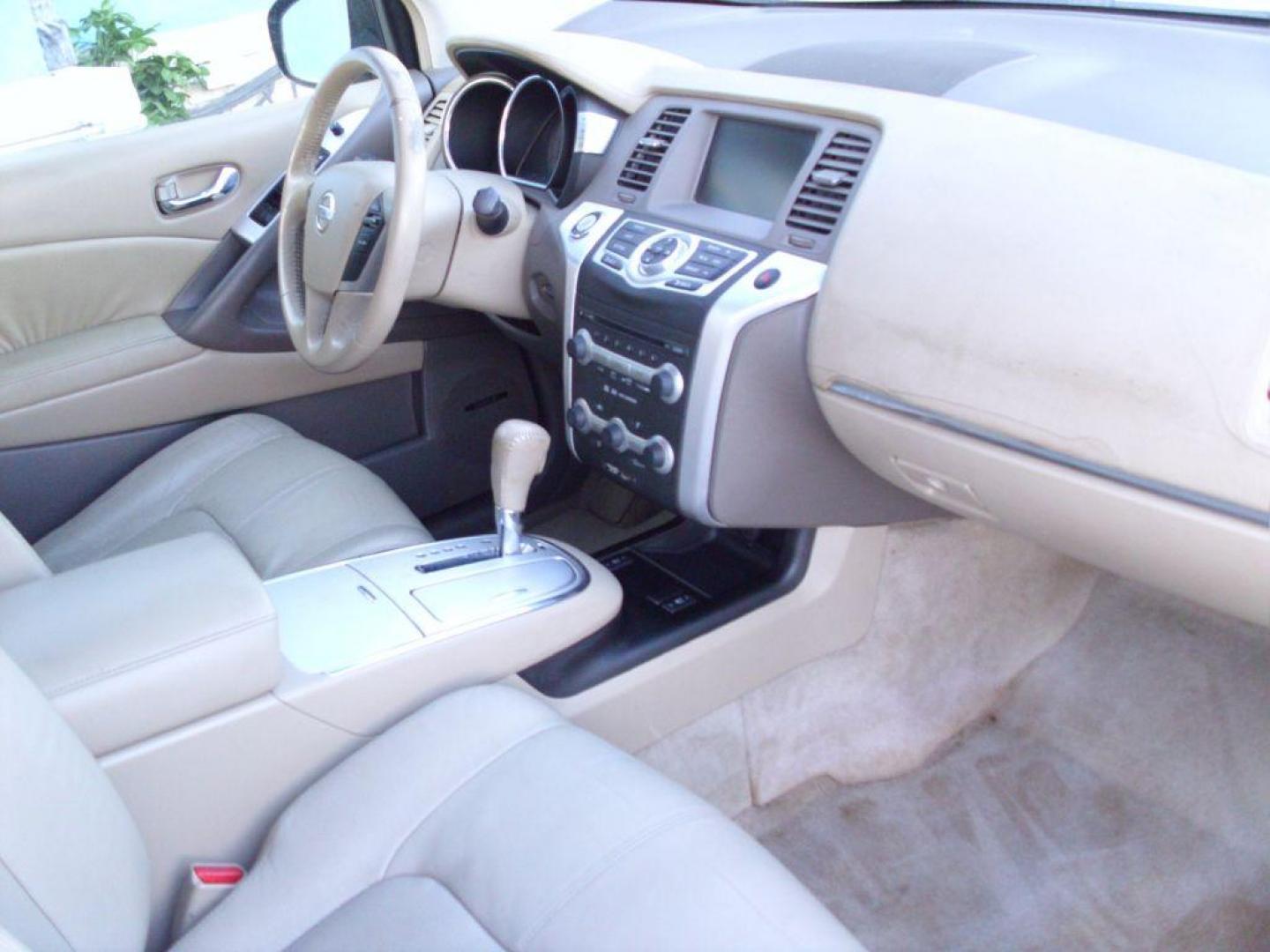 2009 WHITE NISSAN MURANO SL (JN8AZ18U09W) with an 3.5L engine, Continuously Variable transmission, located at 2215 Harry Wurzbach Rd , San Antonio, TX, 78209, (208) 269-7240, 29.491415, -98.432098 - We provide financing options through various third-party Credit Unions and Auto Finance Companies, including RBFCU, USAA, SSFCU, Pen Fed, Navy Fed, Credit Human Credit Union of Texas, and most other credit unions. We also work with major banks such as Capital One and Broadway Bank. Payment methods a - Photo#11