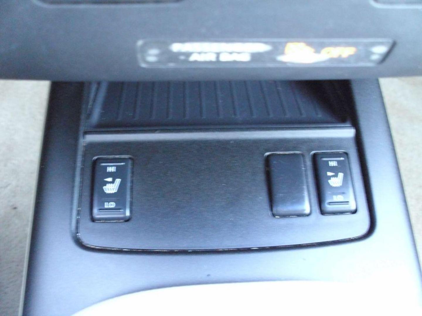 2009 WHITE NISSAN MURANO SL (JN8AZ18U09W) with an 3.5L engine, Continuously Variable transmission, located at 2215 Harry Wurzbach Rd , San Antonio, TX, 78209, (208) 269-7240, 29.491415, -98.432098 - We provide financing options through various third-party Credit Unions and Auto Finance Companies, including RBFCU, USAA, SSFCU, Pen Fed, Navy Fed, Credit Human Credit Union of Texas, and most other credit unions. We also work with major banks such as Capital One and Broadway Bank. Payment methods a - Photo#17