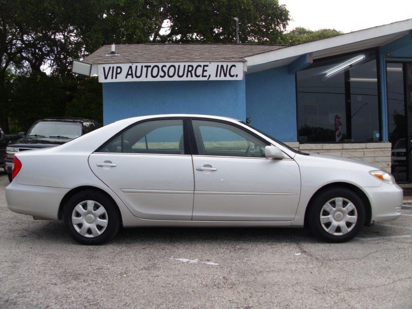 2002 SILVER TOYOTA CAMRY LE (4T1BE32K72U) with an 2.4L engine, Automatic transmission - GREAT VEHICLE WITH AUTOMATIC TRANSMISSION. Air Conditioning; Cruise Control; Sunroof(s); Cloth Seats; Rear Defroster; Power Windows; Power Locks; Power Steering; Tilt Wheel; AM/FM CD; AM/FM Cassette; Available; Dual Front Air Bag; Active Belts; All Wheel ABS We provide financing options through v - Photo#0