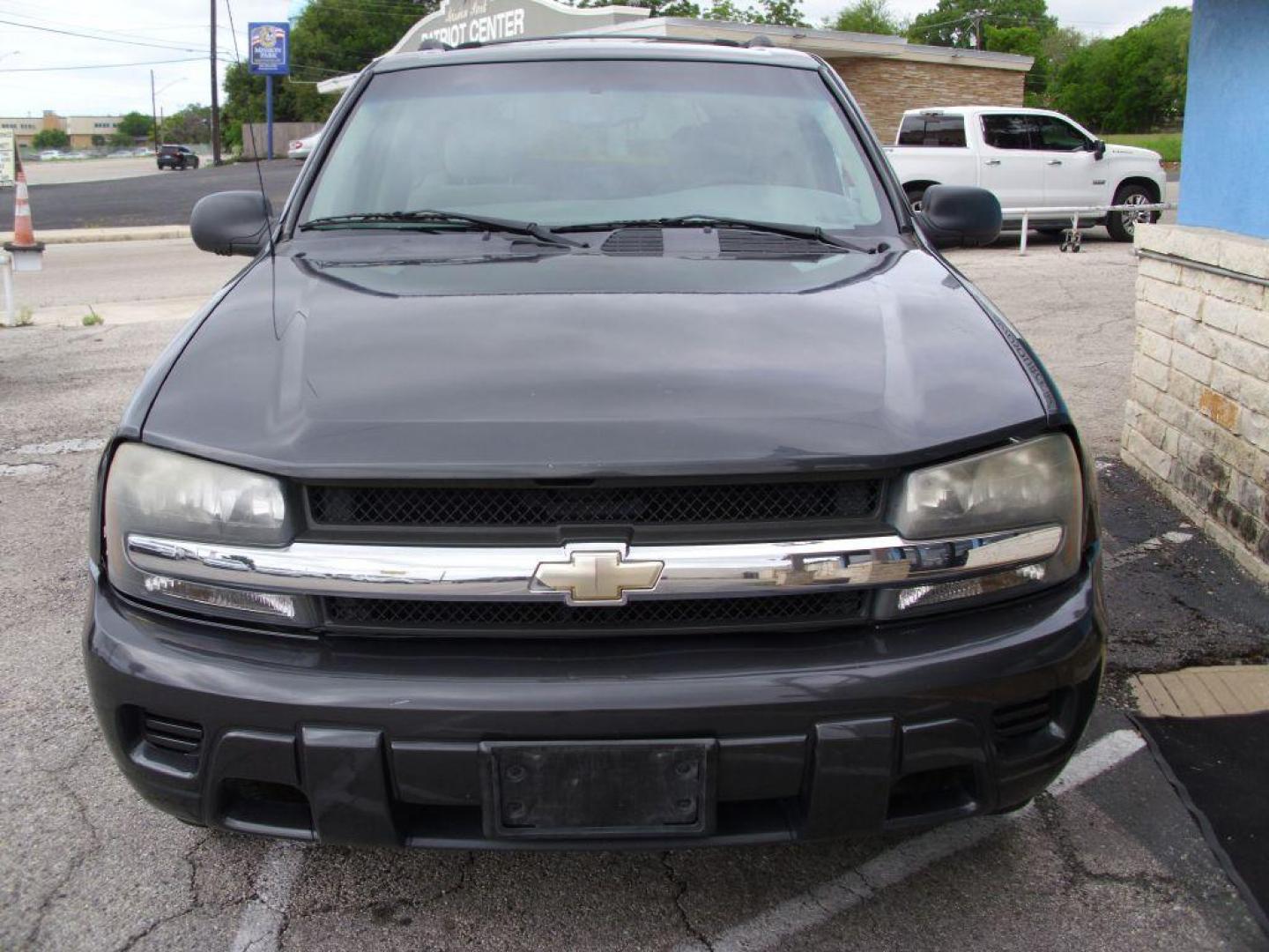 2007 GRAY CHEVROLET TRAILBLAZER LS (1GNDS13S672) with an 4.2L engine, Automatic transmission, located at 2215 Harry Wurzbach Rd , San Antonio, TX, 78209, (208) 269-7240, 29.491415, -98.432098 - ONLY 2 Previous Owners with NO Accidents or Damage Reported!! Full Roof Rack; Automatic Transmission; Alloy Wheels; Tow Hitch; Traction Control; Cruise Control; Rear Defroster; Air Conditioning; Power Windows; Power Locks; Power Steering; Tilt Wheel; AM/FM CD; AM/FM CD/MP3; Satellite; Passive engine - Photo#3