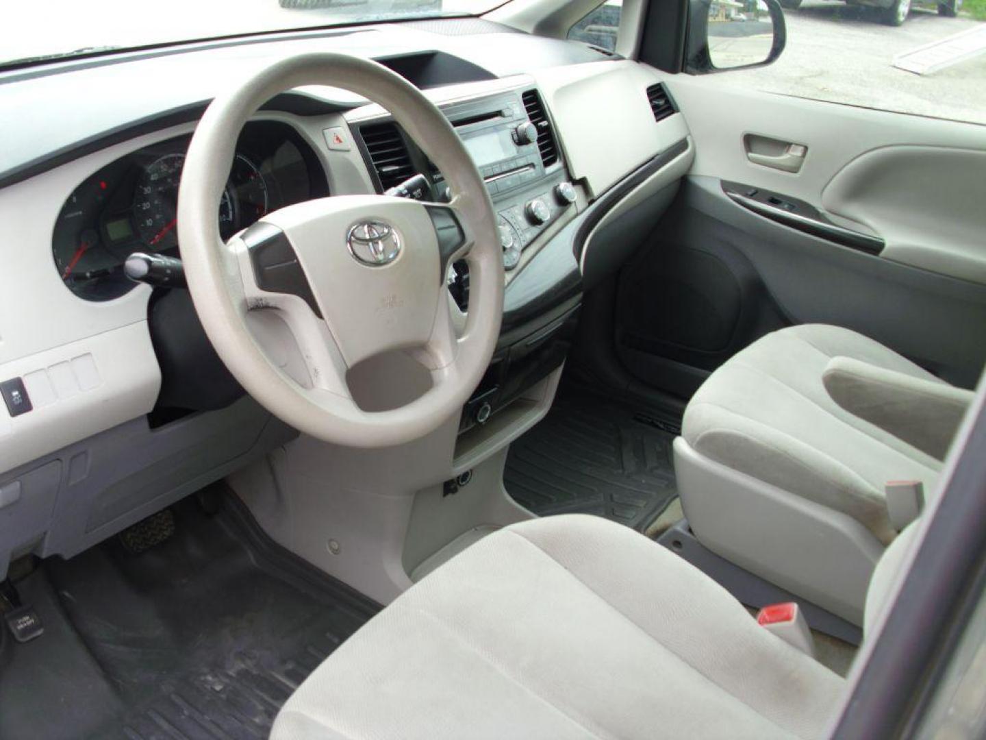 2013 GREEN TOYOTA SIENNA L (5TDZK3DCXDS) with an 3.5L engine, Automatic transmission, located at 2215 Harry Wurzbach Rd , San Antonio, TX, 78209, (208) 269-7240, 29.491415, -98.432098 - ONE OWNER- GREAT FOR FAMILIES and TRAVELING!! Quad Seats; Automatic Transmission; Third Row Seats; Rear Defroster; Traction Control; Cloth Seats; Power Locks; Rear Air Conditioning; Air Conditioning; Power Windows; Power Locks; Power Steering; Tilt Wheel; AM/FM CD/MP3; Satellite; AM/FM CD/DVD; Imm - Photo#8