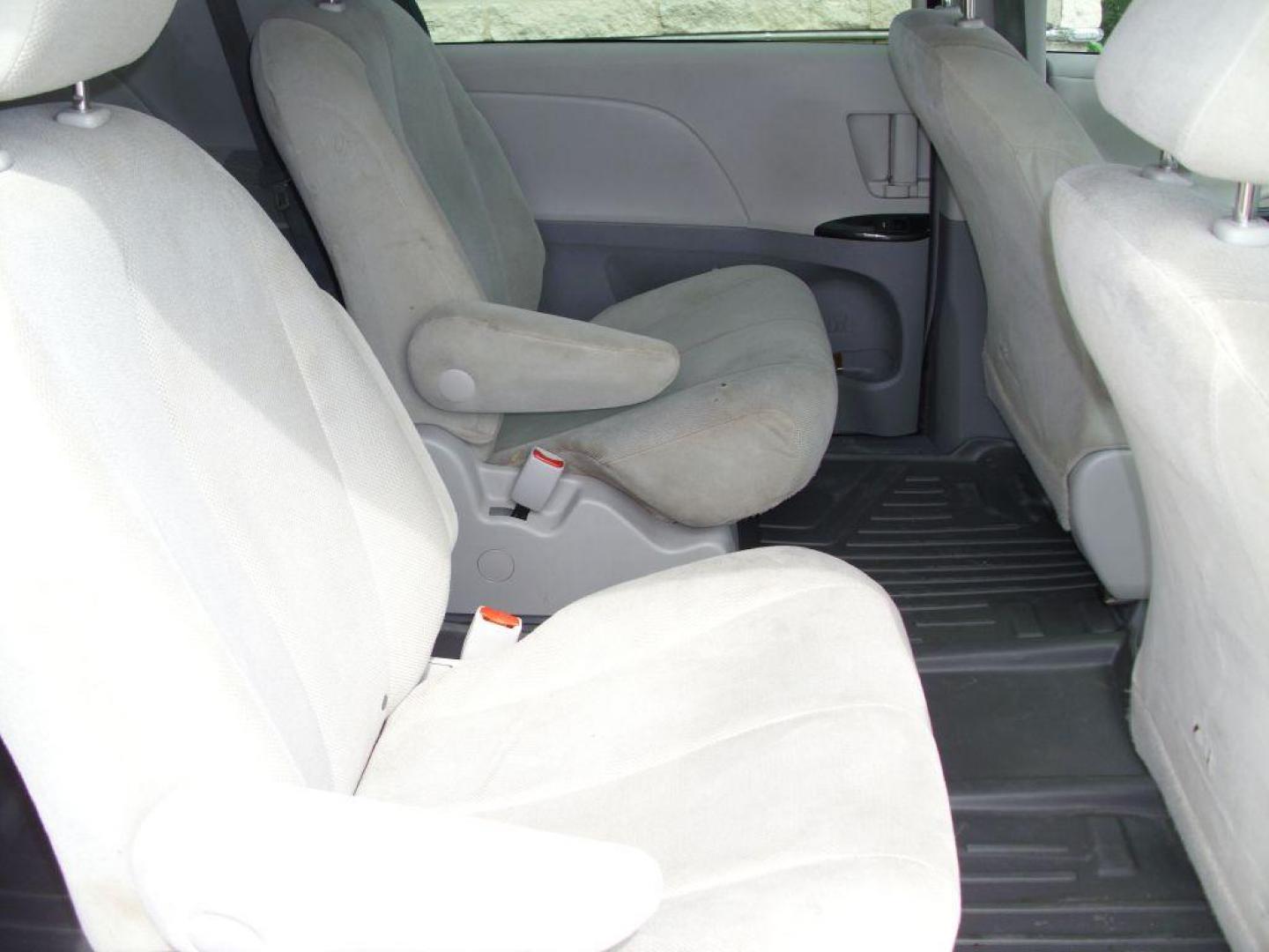 2013 GREEN TOYOTA SIENNA L (5TDZK3DCXDS) with an 3.5L engine, Automatic transmission, located at 2215 Harry Wurzbach Rd , San Antonio, TX, 78209, (208) 269-7240, 29.491415, -98.432098 - ONE OWNER- GREAT FOR FAMILIES and TRAVELING!! Quad Seats; Automatic Transmission; Third Row Seats; Rear Defroster; Traction Control; Cloth Seats; Power Locks; Rear Air Conditioning; Air Conditioning; Power Windows; Power Locks; Power Steering; Tilt Wheel; AM/FM CD/MP3; Satellite; AM/FM CD/DVD; Imm - Photo#13