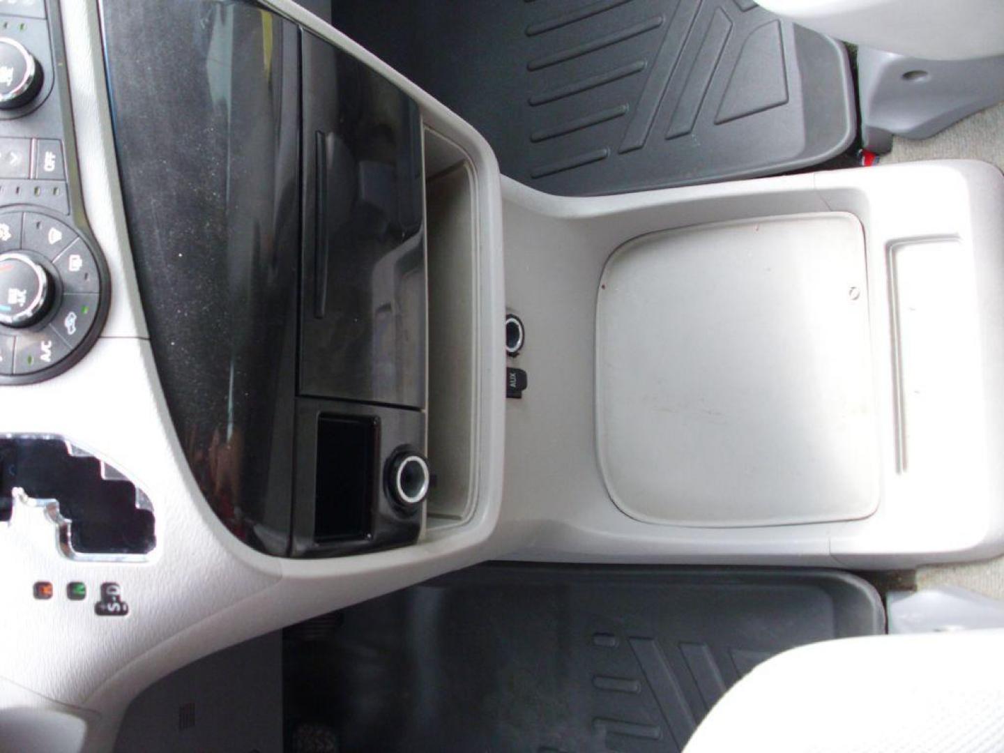 2013 GREEN TOYOTA SIENNA L (5TDZK3DCXDS) with an 3.5L engine, Automatic transmission, located at 2215 Harry Wurzbach Rd , San Antonio, TX, 78209, (208) 269-7240, 29.491415, -98.432098 - ONE OWNER- GREAT FOR FAMILIES and TRAVELING!! Quad Seats; Automatic Transmission; Third Row Seats; Rear Defroster; Traction Control; Cloth Seats; Power Locks; Rear Air Conditioning; Air Conditioning; Power Windows; Power Locks; Power Steering; Tilt Wheel; AM/FM CD/MP3; Satellite; AM/FM CD/DVD; Imm - Photo#20