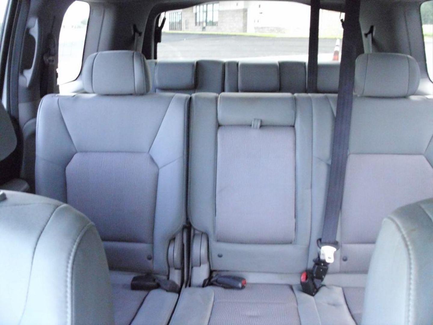2010 WHITE HONDA PILOT EX (5FNYF3H45AB) with an 3.5L engine, Automatic transmission, located at 2215 Harry Wurzbach Rd , San Antonio, TX, 78209, (208) 269-7240, 29.491415, -98.432098 - GREAT VEHICLE WITH A FOLD- AWAY THIRD ROW! Full Roof Rack; Cloth Seats; Automatic Transmission; Rear Defroster; Rear Air Conditioning; Tow Hitch; Air Conditioning; Power Windows; Power Locks; Power Steering; Power Mirrors; Tilt Wheel; AM/FM CD/MP3; Satellite; Immobilizer; Keyless Entry; Alarm; Dayti - Photo#16