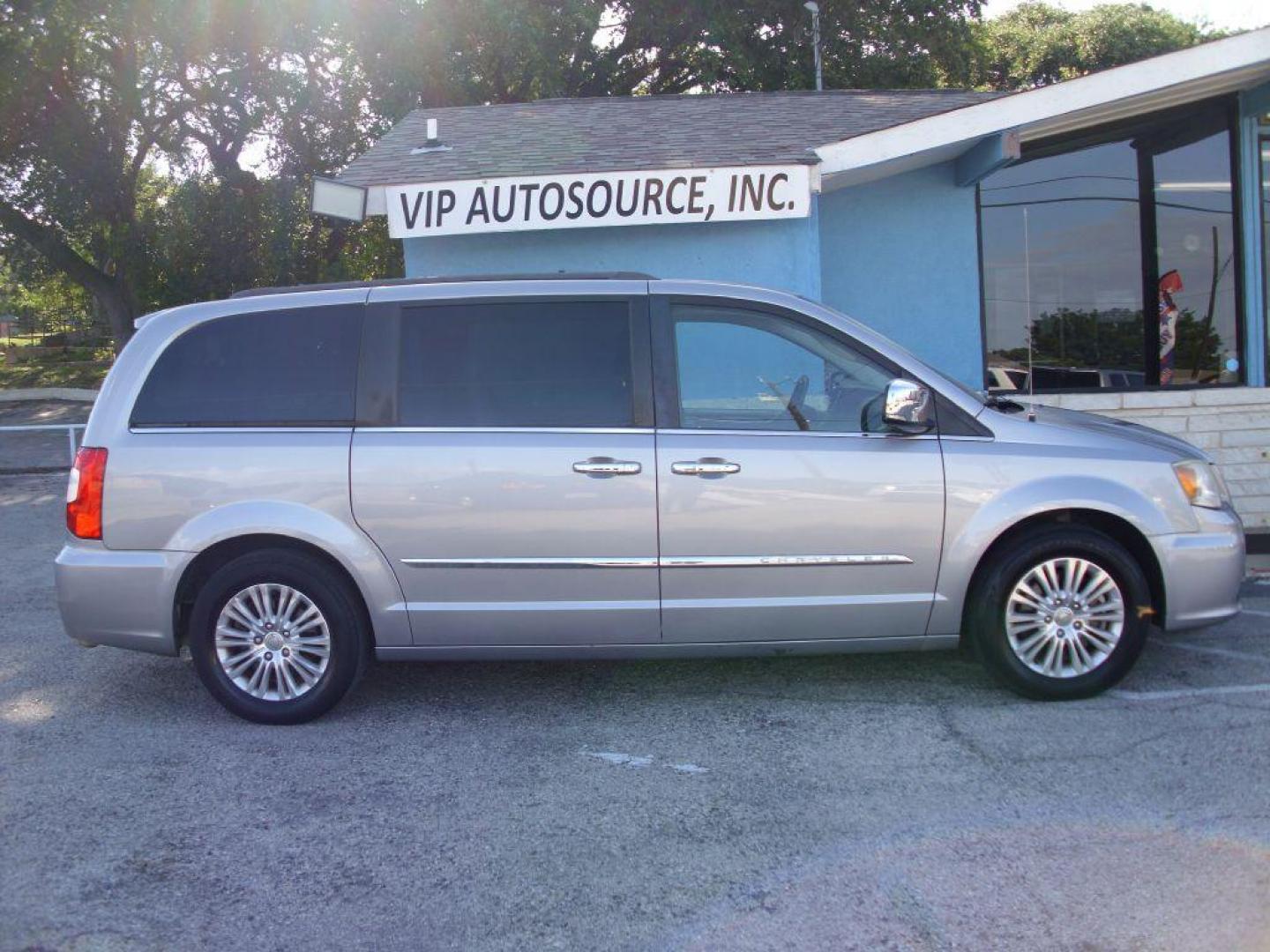 2013 SILVER CHRYSLER TOWN and COUNTRY TOURING L (2C4RC1CG6DR) with an 3.6L engine, Automatic transmission, located at 2215 Harry Wurzbach Rd , San Antonio, TX, 78209, (208) 269-7240, 29.491415, -98.432098 - POWER FOLDING THIRD ROW!! Parking Sensor; Blind Spot Monitor; Convenience Package; Cruise Control; Flex Fuel Vehicle; Fold Away Middle Row; Front Seat Heaters; Heated Steering Wheel; Leather Seats; Power Hatch/Deck Lid; Rear Air Conditioning; Air Conditioning; Power Windows; Power Locks; Power Steer - Photo#0