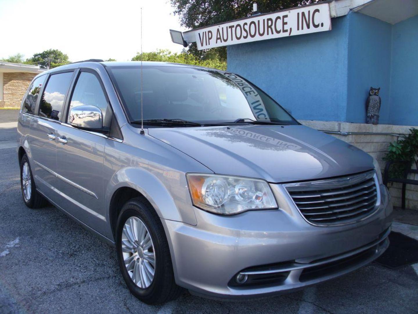 2013 SILVER CHRYSLER TOWN and COUNTRY TOURING L (2C4RC1CG6DR) with an 3.6L engine, Automatic transmission, located at 2215 Harry Wurzbach Rd , San Antonio, TX, 78209, (208) 269-7240, 29.491415, -98.432098 - POWER FOLDING THIRD ROW!! Parking Sensor; Blind Spot Monitor; Convenience Package; Cruise Control; Flex Fuel Vehicle; Fold Away Middle Row; Front Seat Heaters; Heated Steering Wheel; Leather Seats; Power Hatch/Deck Lid; Rear Air Conditioning; Air Conditioning; Power Windows; Power Locks; Power Steer - Photo#1