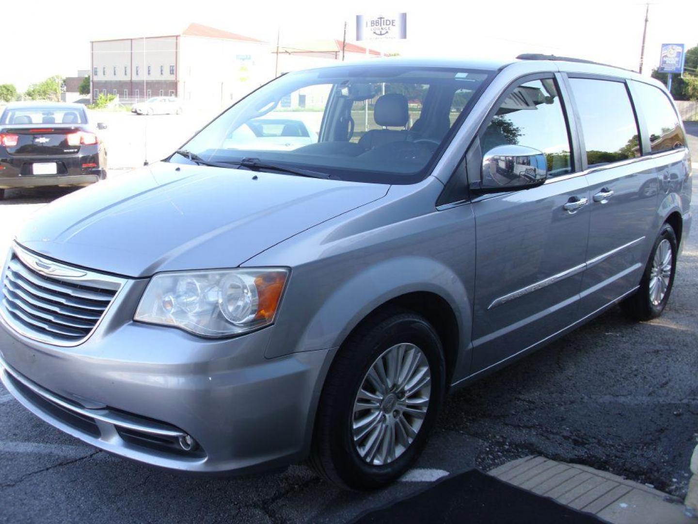 2013 SILVER CHRYSLER TOWN and COUNTRY TOURING L (2C4RC1CG6DR) with an 3.6L engine, Automatic transmission, located at 2215 Harry Wurzbach Rd , San Antonio, TX, 78209, (208) 269-7240, 29.491415, -98.432098 - POWER FOLDING THIRD ROW!! Parking Sensor; Blind Spot Monitor; Convenience Package; Cruise Control; Flex Fuel Vehicle; Fold Away Middle Row; Front Seat Heaters; Heated Steering Wheel; Leather Seats; Power Hatch/Deck Lid; Rear Air Conditioning; Air Conditioning; Power Windows; Power Locks; Power Steer - Photo#3