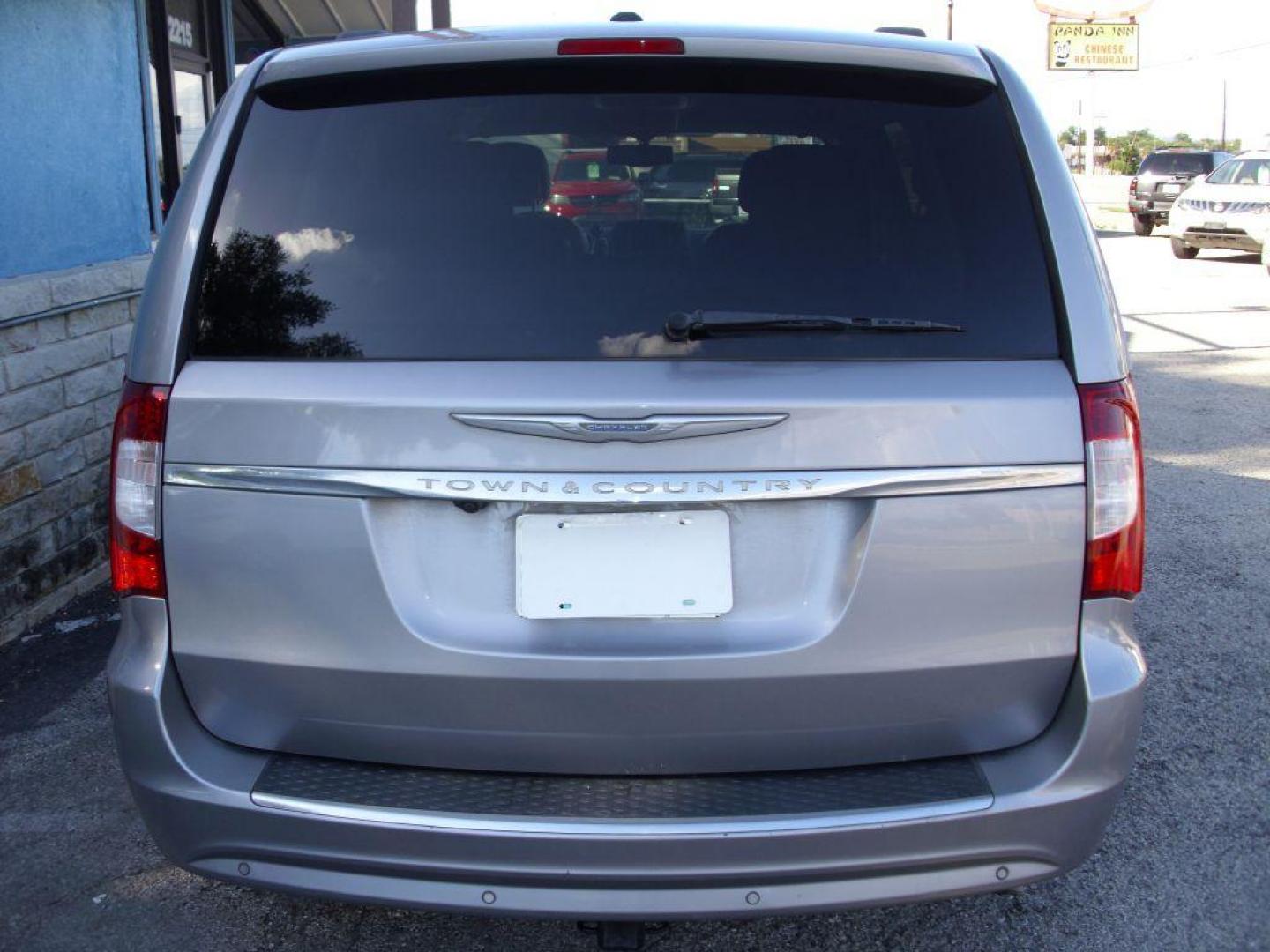 2013 SILVER CHRYSLER TOWN and COUNTRY TOURING L (2C4RC1CG6DR) with an 3.6L engine, Automatic transmission, located at 2215 Harry Wurzbach Rd , San Antonio, TX, 78209, (208) 269-7240, 29.491415, -98.432098 - POWER FOLDING THIRD ROW!! Parking Sensor; Blind Spot Monitor; Convenience Package; Cruise Control; Flex Fuel Vehicle; Fold Away Middle Row; Front Seat Heaters; Heated Steering Wheel; Leather Seats; Power Hatch/Deck Lid; Rear Air Conditioning; Air Conditioning; Power Windows; Power Locks; Power Steer - Photo#5