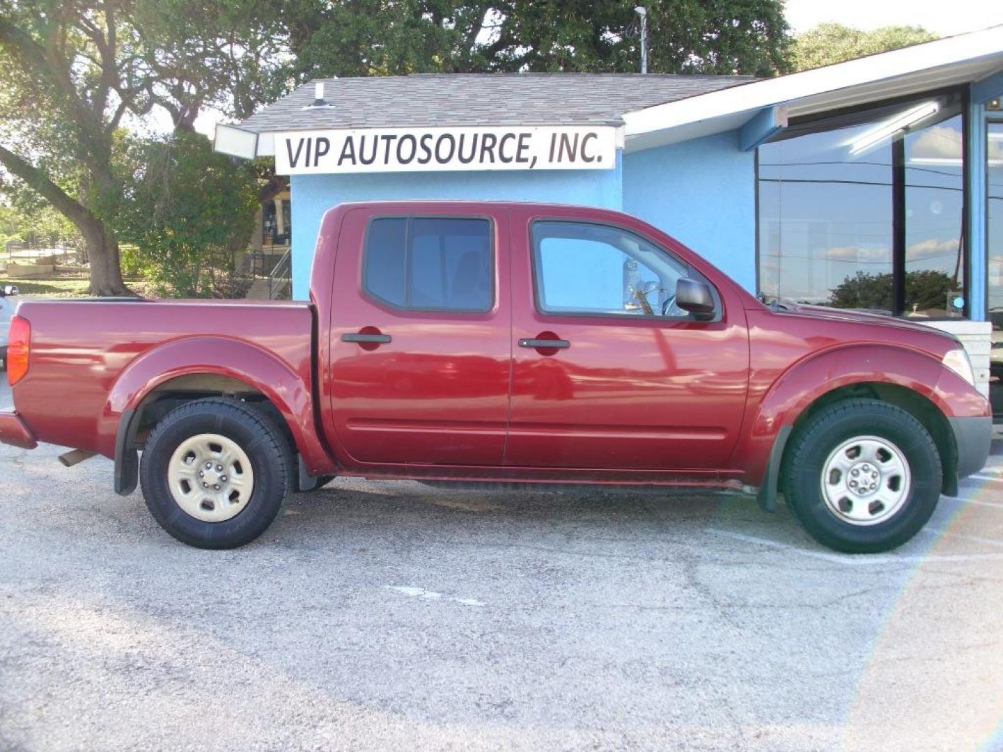 2018 RED NISSAN FRONTIER S (1N6DD0ER3JN) with an 4.0L engine, Automatic transmission - NEW TIRES!! Bluetooth Technology; Cloth Seats; Bed Liner; Rear View Camera; Air Conditioning; Power Windows; Power Locks; Power Steering; Tilt Wheel; AM/FM CD/MP3; Satellite; Immobilizer; Keyless Entry; Dual Front Airbags; Side Airbags; Head Airbags; Rear Head Airbags; Active Seatbelts; Crew Cab; Re- Photo#1