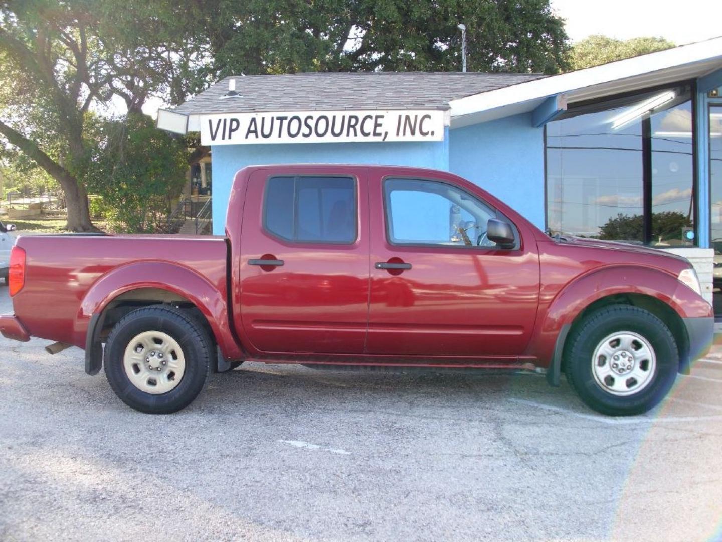 2018 RED NISSAN FRONTIER S (1N6DD0ER3JN) with an 4.0L engine, Automatic transmission - NEW TIRES!! Bluetooth Technology; Cloth Seats; Bed Liner; Rear View Camera; Air Conditioning; Power Windows; Power Locks; Power Steering; Tilt Wheel; AM/FM CD/MP3; Satellite; Immobilizer; Keyless Entry; Dual Front Airbags; Side Airbags; Head Airbags; Rear Head Airbags; Active Seatbelts; Crew Cab; Re- Photo#2
