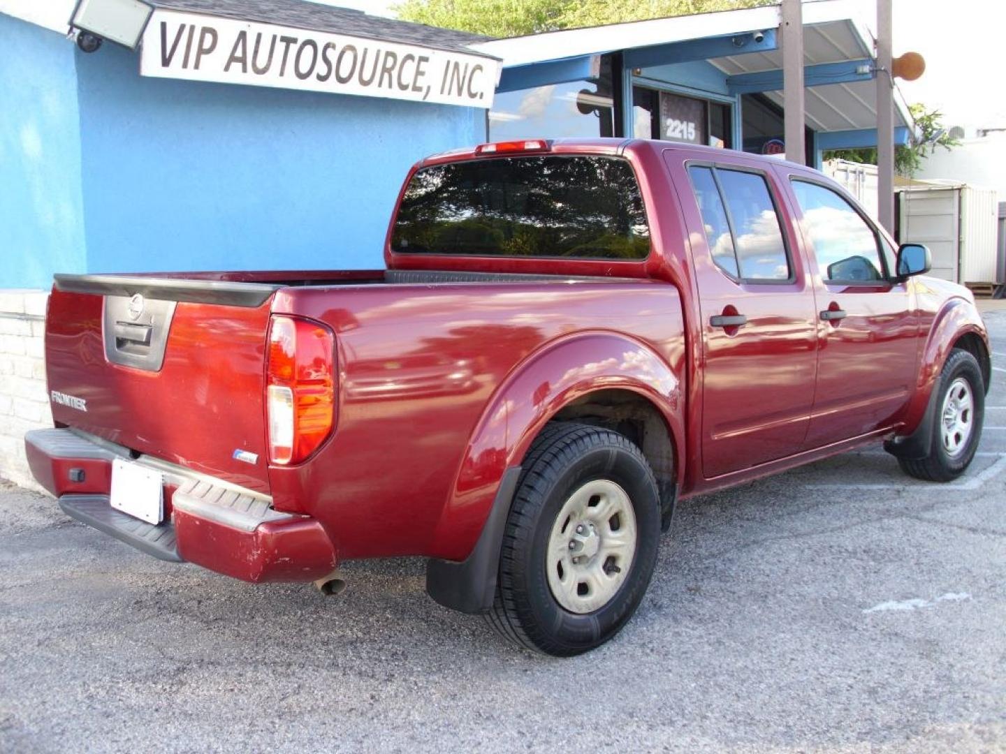 2018 RED NISSAN FRONTIER S (1N6DD0ER3JN) with an 4.0L engine, Automatic transmission - NEW TIRES!! Bluetooth Technology; Cloth Seats; Bed Liner; Rear View Camera; Air Conditioning; Power Windows; Power Locks; Power Steering; Tilt Wheel; AM/FM CD/MP3; Satellite; Immobilizer; Keyless Entry; Dual Front Airbags; Side Airbags; Head Airbags; Rear Head Airbags; Active Seatbelts; Crew Cab; Re- Photo#3