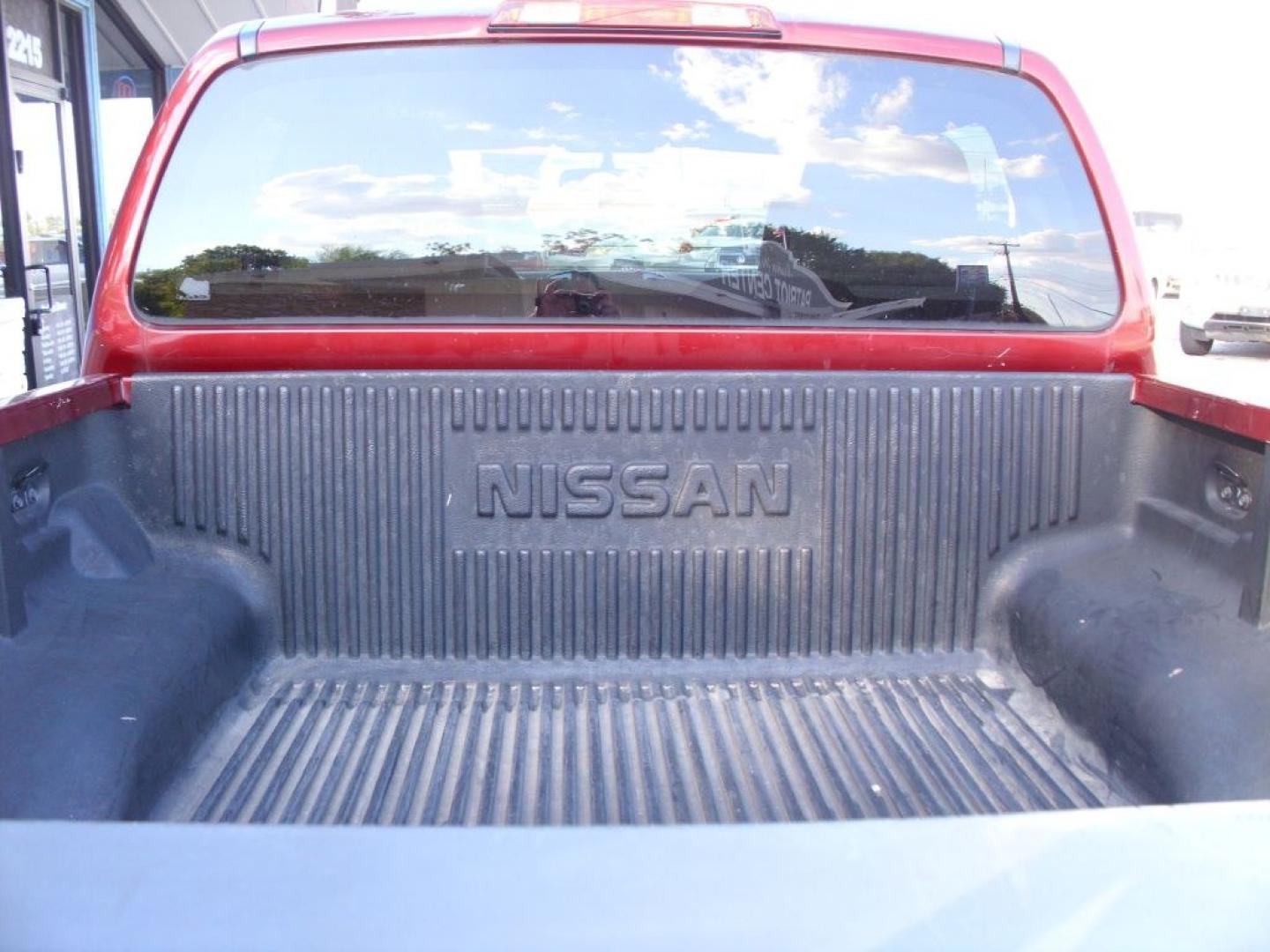 2018 RED NISSAN FRONTIER S (1N6DD0ER3JN) with an 4.0L engine, Automatic transmission - NEW TIRES!! Bluetooth Technology; Cloth Seats; Bed Liner; Rear View Camera; Air Conditioning; Power Windows; Power Locks; Power Steering; Tilt Wheel; AM/FM CD/MP3; Satellite; Immobilizer; Keyless Entry; Dual Front Airbags; Side Airbags; Head Airbags; Rear Head Airbags; Active Seatbelts; Crew Cab; Re- Photo#6