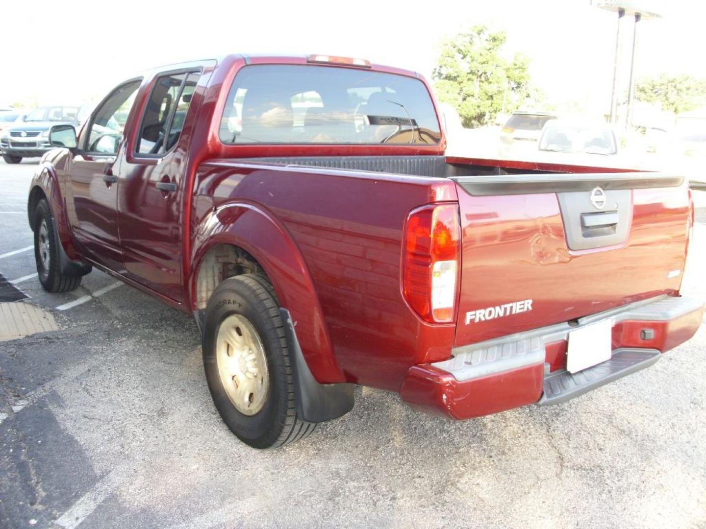 2018 RED NISSAN FRONTIER S (1N6DD0ER3JN) with an 4.0L engine, Automatic transmission - NEW TIRES!! Bluetooth Technology; Cloth Seats; Bed Liner; Rear View Camera; Air Conditioning; Power Windows; Power Locks; Power Steering; Tilt Wheel; AM/FM CD/MP3; Satellite; Immobilizer; Keyless Entry; Dual Front Airbags; Side Airbags; Head Airbags; Rear Head Airbags; Active Seatbelts; Crew Cab; Re- Photo#7