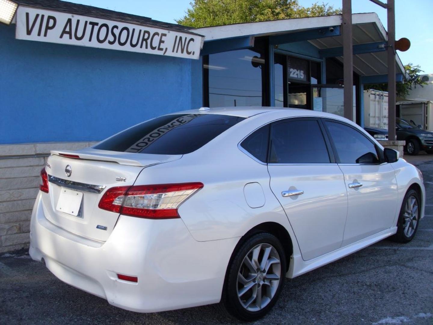 2013 WHITE NISSAN SENTRA S (3N1AB7AP0DL) with an 1.8L engine, Continuously Variable transmission, located at 2215 Harry Wurzbach Rd , San Antonio, TX, 78209, (208) 269-7240, 29.491415, -98.432098- Photo#1