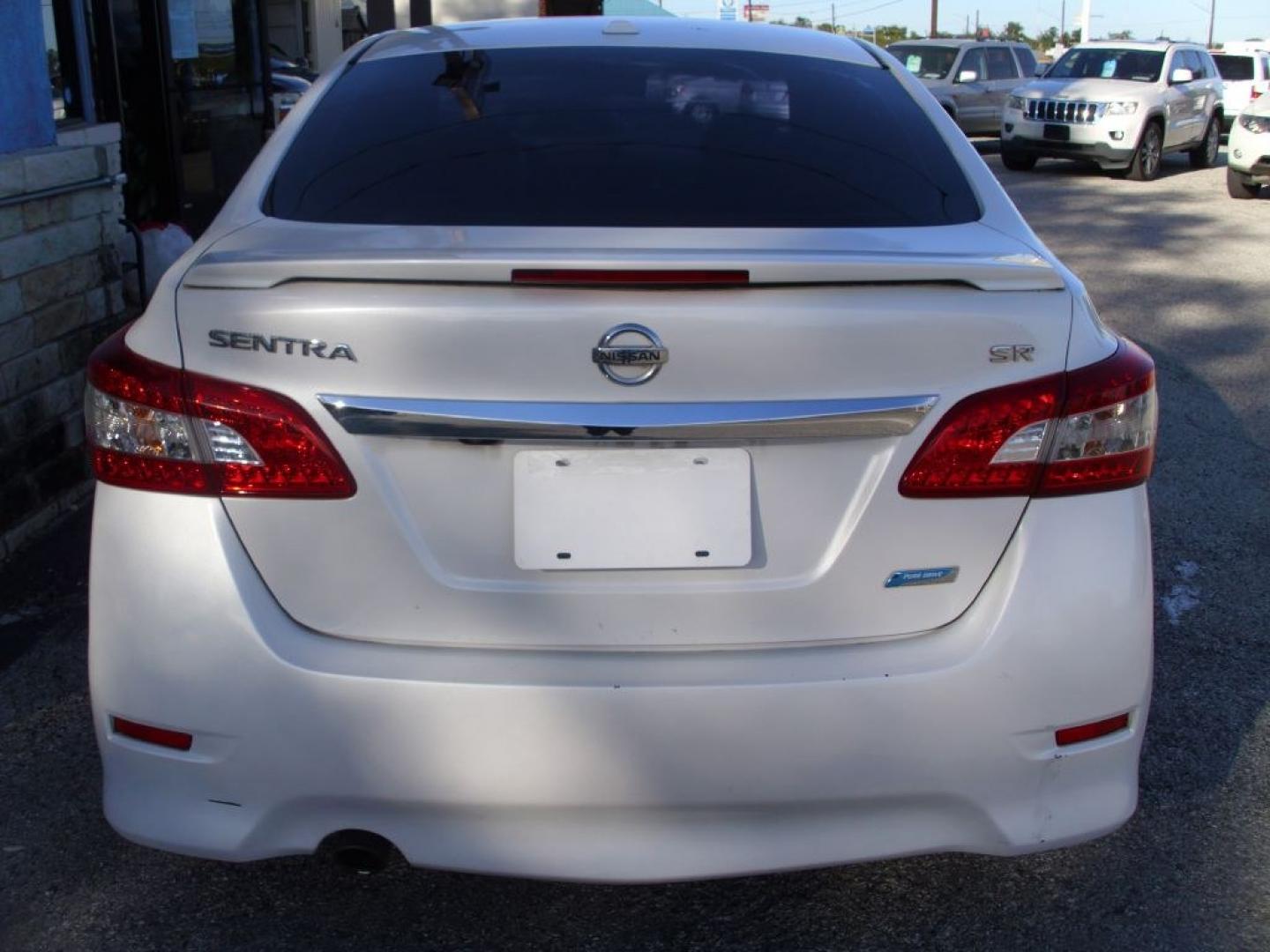 2013 WHITE NISSAN SENTRA S (3N1AB7AP0DL) with an 1.8L engine, Continuously Variable transmission, located at 2215 Harry Wurzbach Rd , San Antonio, TX, 78209, (208) 269-7240, 29.491415, -98.432098- Photo#3