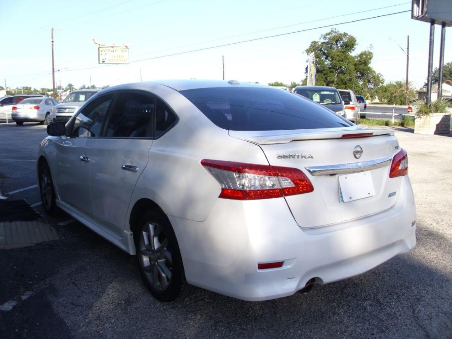 2013 WHITE NISSAN SENTRA S (3N1AB7AP0DL) with an 1.8L engine, Continuously Variable transmission, located at 2215 Harry Wurzbach Rd , San Antonio, TX, 78209, (208) 269-7240, 29.491415, -98.432098- Photo#4