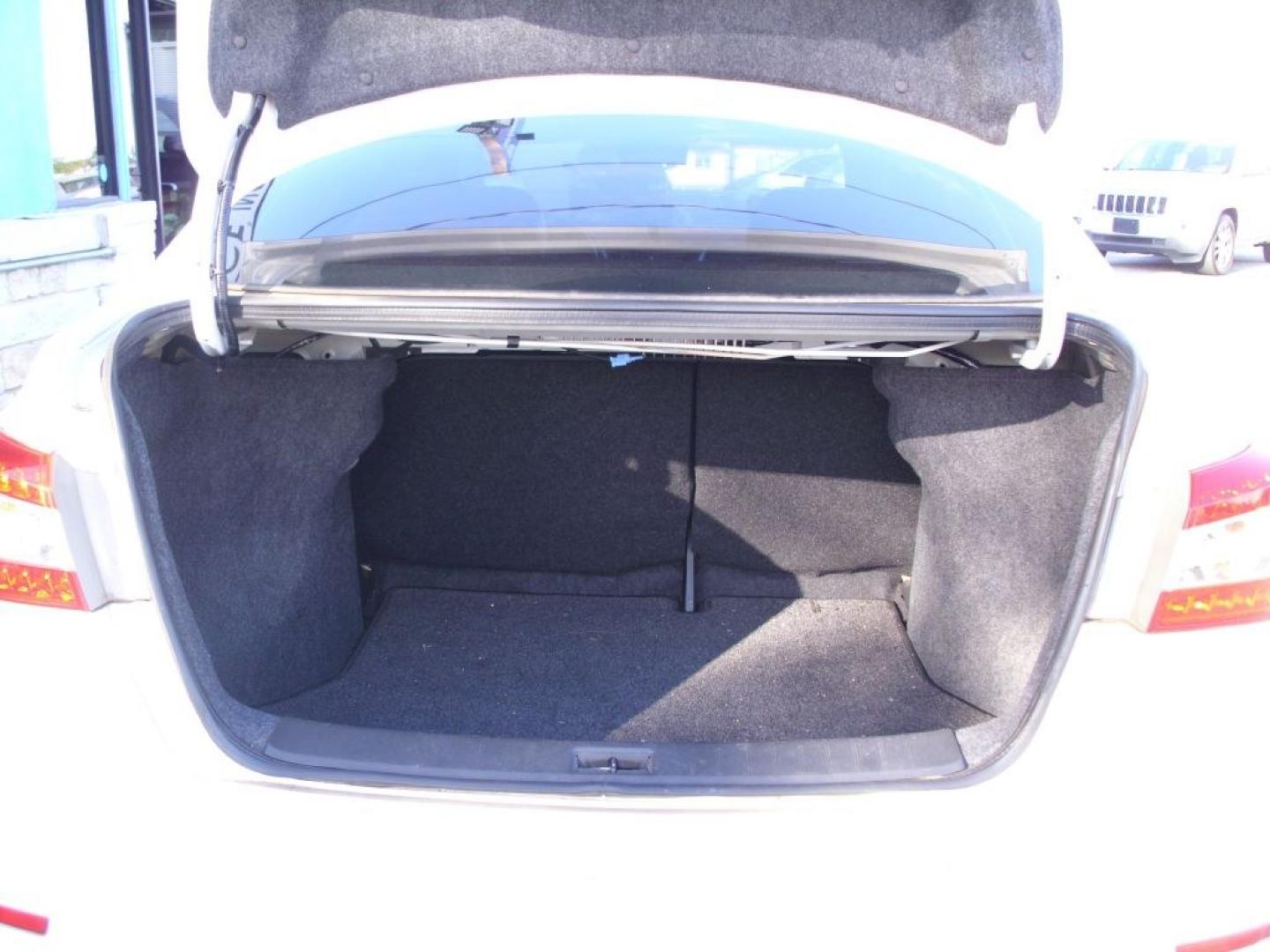 2013 WHITE NISSAN SENTRA S (3N1AB7AP0DL) with an 1.8L engine, Continuously Variable transmission, located at 2215 Harry Wurzbach Rd , San Antonio, TX, 78209, (208) 269-7240, 29.491415, -98.432098- Photo#21