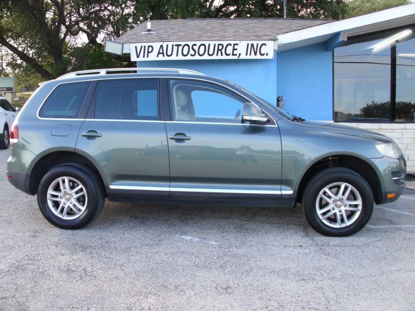 2008 GREEN VOLKSWAGEN TOUAREG 2 VR6 FSI (WVGBE77L48D) with an 3.6L engine, Automatic transmission, located at 2215 Harry Wurzbach Rd , San Antonio, TX, 78209, (208) 269-7240, 29.491415, -98.432098 - ALL WHEEL DRIVE WITH ALLOY WHEELS!! Automatic Transmission; Parking Sensors; Leatherette Seats; Power Hatch/Deck Lid; Air Conditioning; Power Windows; Power Locks; Power Steering; Tilt Wheel; AM/FM CD; Satellite; Immobilizer; Keyless Entry; Alarm; Daytime Running Lights; Dual Air Bags Front Head and- Photo#0