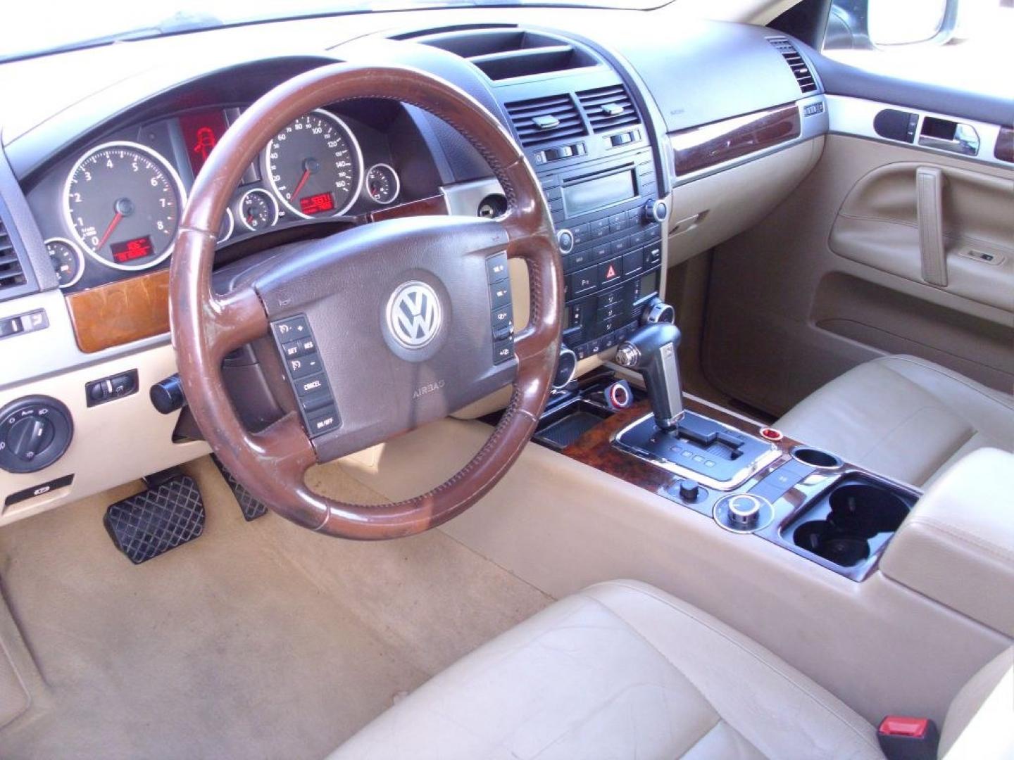 2008 GREEN VOLKSWAGEN TOUAREG 2 VR6 FSI (WVGBE77L48D) with an 3.6L engine, Automatic transmission, located at 2215 Harry Wurzbach Rd , San Antonio, TX, 78209, (208) 269-7240, 29.491415, -98.432098 - ALL WHEEL DRIVE WITH ALLOY WHEELS!! Automatic Transmission; Parking Sensors; Leatherette Seats; Power Hatch/Deck Lid; Air Conditioning; Power Windows; Power Locks; Power Steering; Tilt Wheel; AM/FM CD; Satellite; Immobilizer; Keyless Entry; Alarm; Daytime Running Lights; Dual Air Bags Front Head and- Photo#8