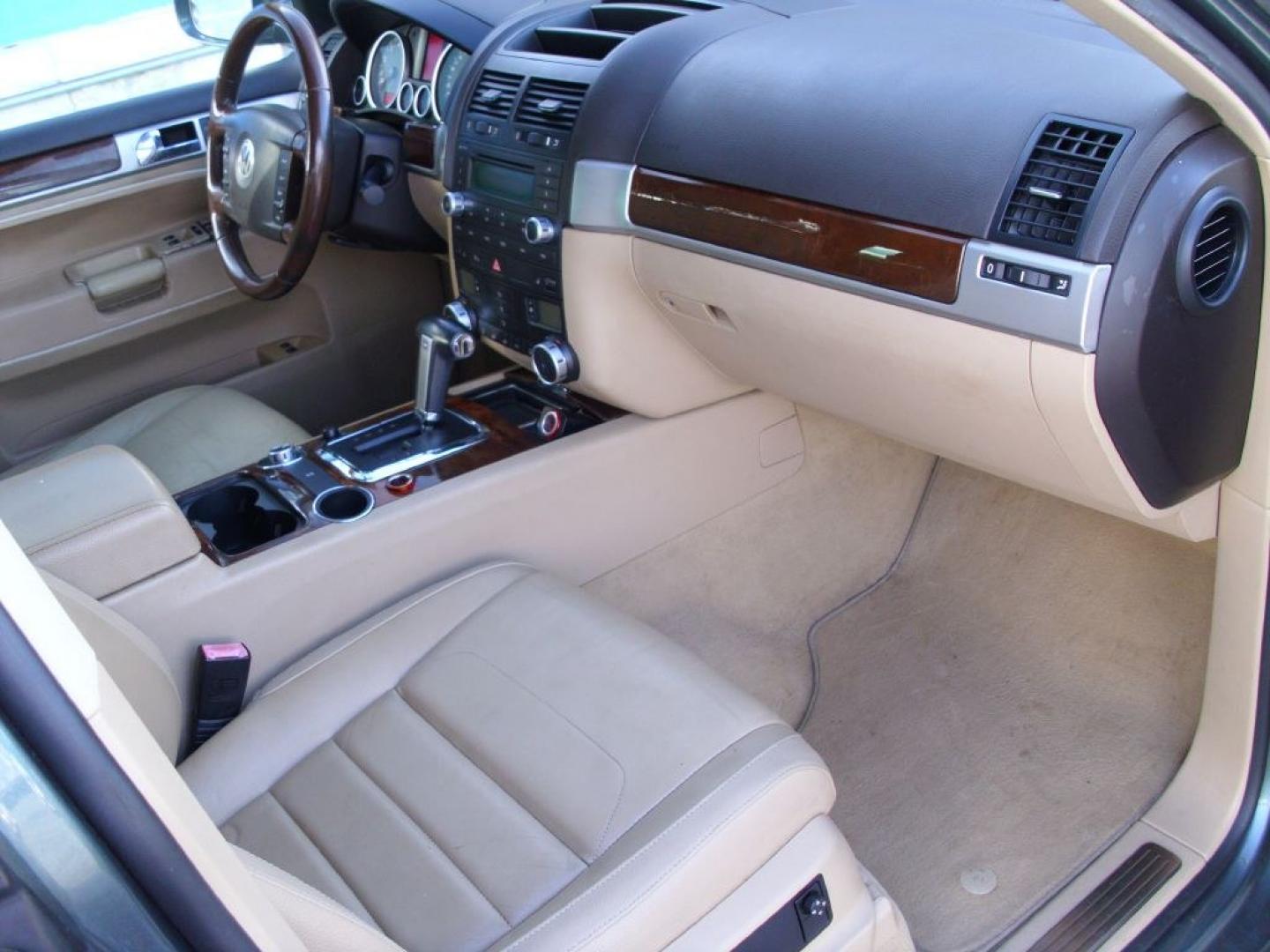 2008 GREEN VOLKSWAGEN TOUAREG 2 VR6 FSI (WVGBE77L48D) with an 3.6L engine, Automatic transmission, located at 2215 Harry Wurzbach Rd , San Antonio, TX, 78209, (208) 269-7240, 29.491415, -98.432098 - ALL WHEEL DRIVE WITH ALLOY WHEELS!! Automatic Transmission; Parking Sensors; Leatherette Seats; Power Hatch/Deck Lid; Air Conditioning; Power Windows; Power Locks; Power Steering; Tilt Wheel; AM/FM CD; Satellite; Immobilizer; Keyless Entry; Alarm; Daytime Running Lights; Dual Air Bags Front Head and- Photo#12