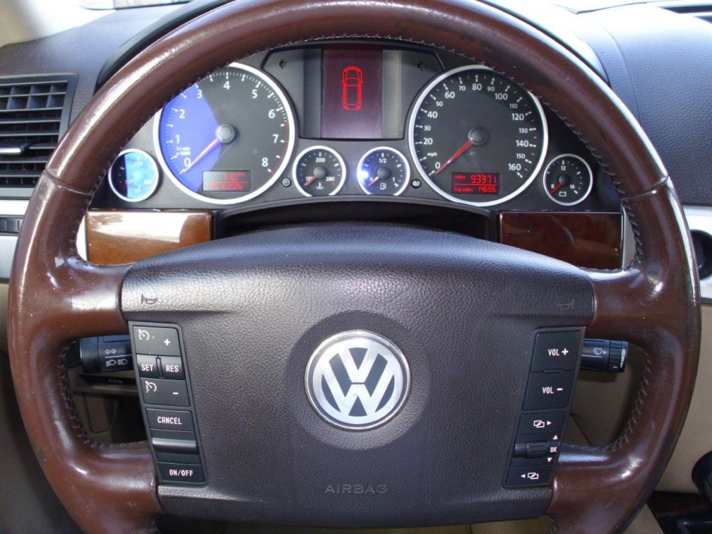 2008 GREEN VOLKSWAGEN TOUAREG 2 VR6 FSI (WVGBE77L48D) with an 3.6L engine, Automatic transmission, located at 2215 Harry Wurzbach Rd , San Antonio, TX, 78209, (208) 269-7240, 29.491415, -98.432098 - ALL WHEEL DRIVE WITH ALLOY WHEELS!! Automatic Transmission; Parking Sensors; Leatherette Seats; Power Hatch/Deck Lid; Air Conditioning; Power Windows; Power Locks; Power Steering; Tilt Wheel; AM/FM CD; Satellite; Immobilizer; Keyless Entry; Alarm; Daytime Running Lights; Dual Air Bags Front Head and- Photo#19