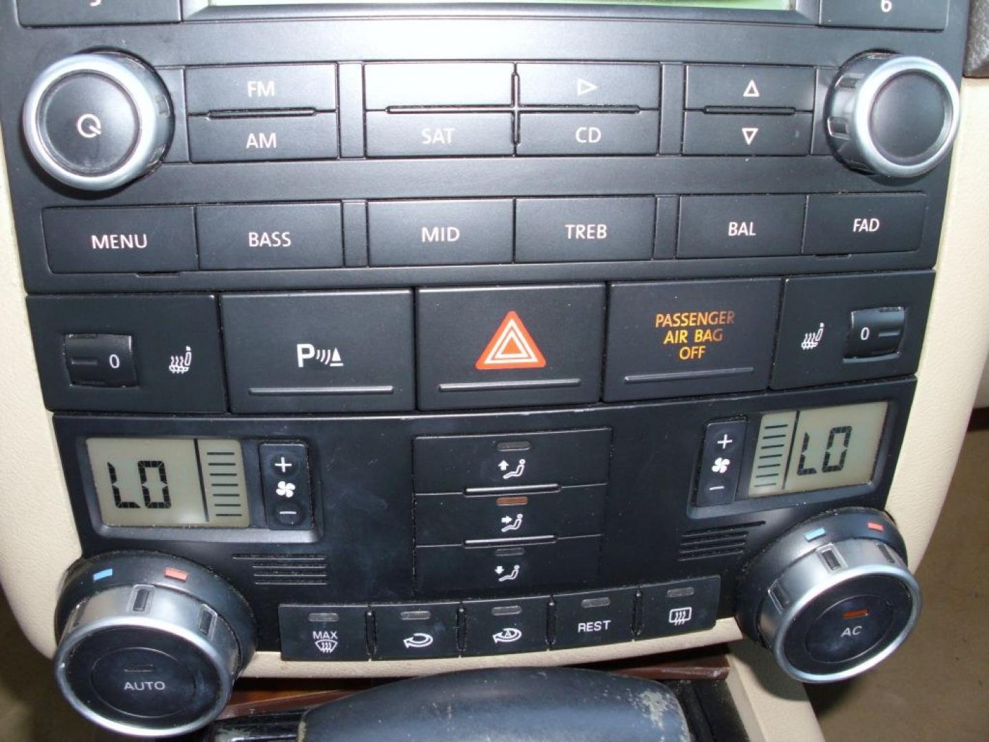 2008 GREEN VOLKSWAGEN TOUAREG 2 VR6 FSI (WVGBE77L48D) with an 3.6L engine, Automatic transmission, located at 2215 Harry Wurzbach Rd , San Antonio, TX, 78209, (208) 269-7240, 29.491415, -98.432098 - ALL WHEEL DRIVE WITH ALLOY WHEELS!! Automatic Transmission; Parking Sensors; Leatherette Seats; Power Hatch/Deck Lid; Air Conditioning; Power Windows; Power Locks; Power Steering; Tilt Wheel; AM/FM CD; Satellite; Immobilizer; Keyless Entry; Alarm; Daytime Running Lights; Dual Air Bags Front Head and- Photo#21